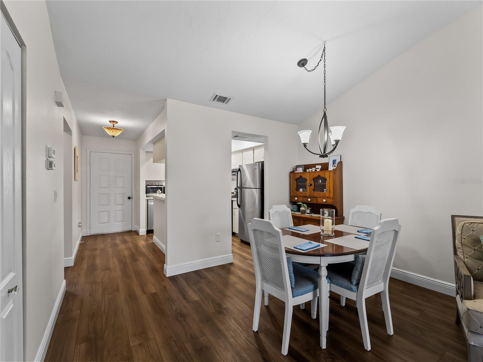 Image 15 of 49 For 929 Capri Isles Boulevard 27
