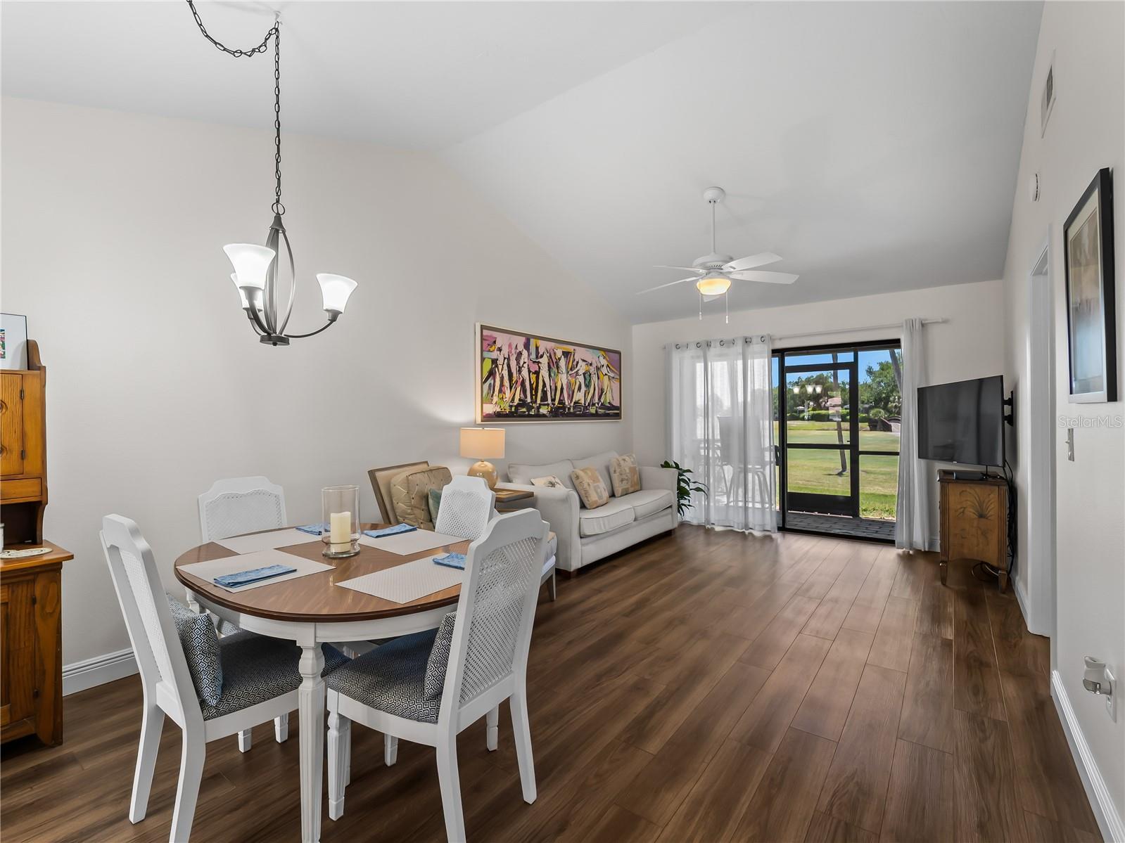 Image 16 of 49 For 929 Capri Isles Boulevard 27