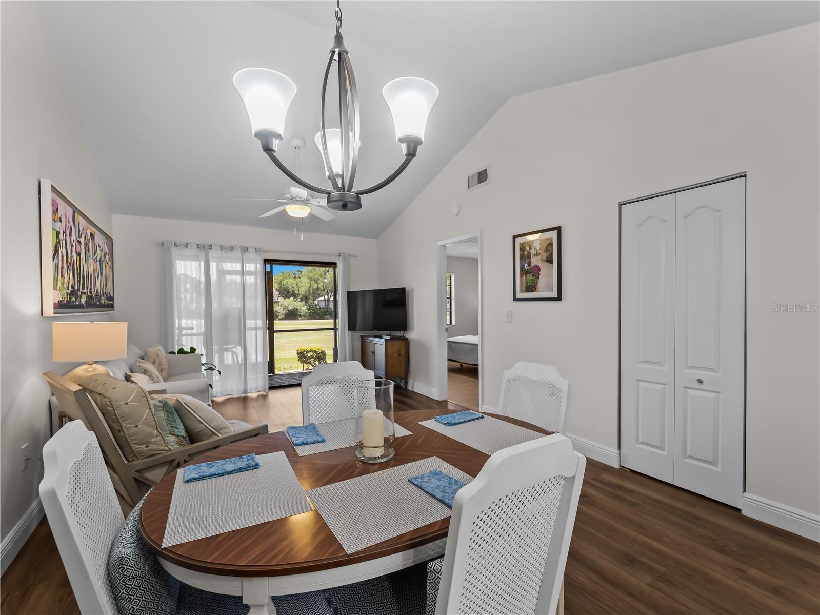 Image 17 of 49 For 929 Capri Isles Boulevard 27