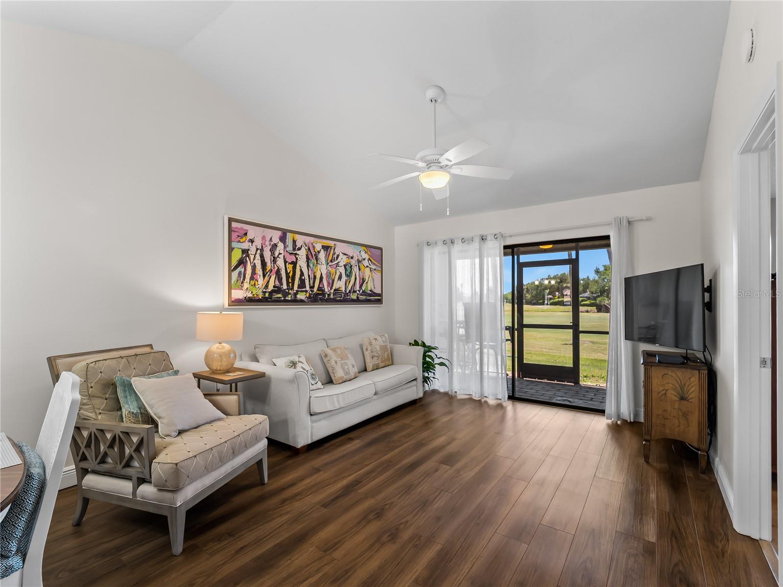 Image 18 of 49 For 929 Capri Isles Boulevard 27