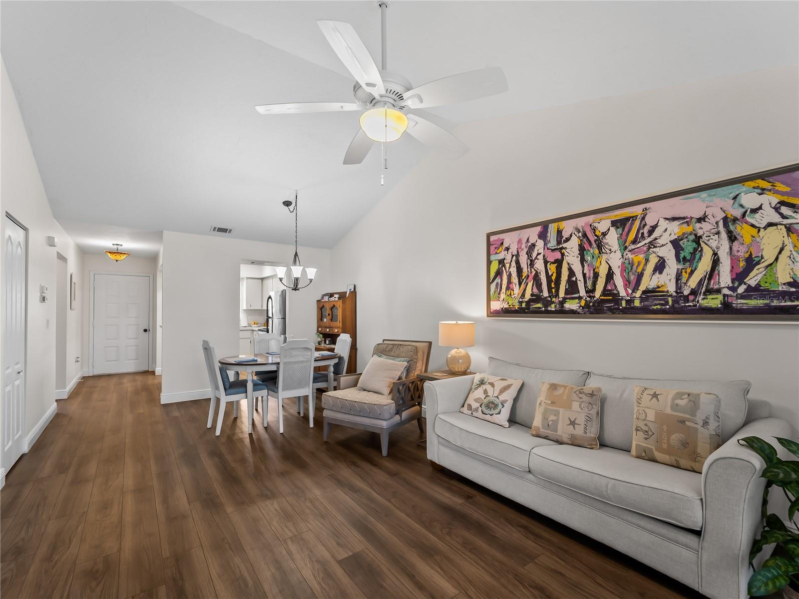 Image 20 of 49 For 929 Capri Isles Boulevard 27
