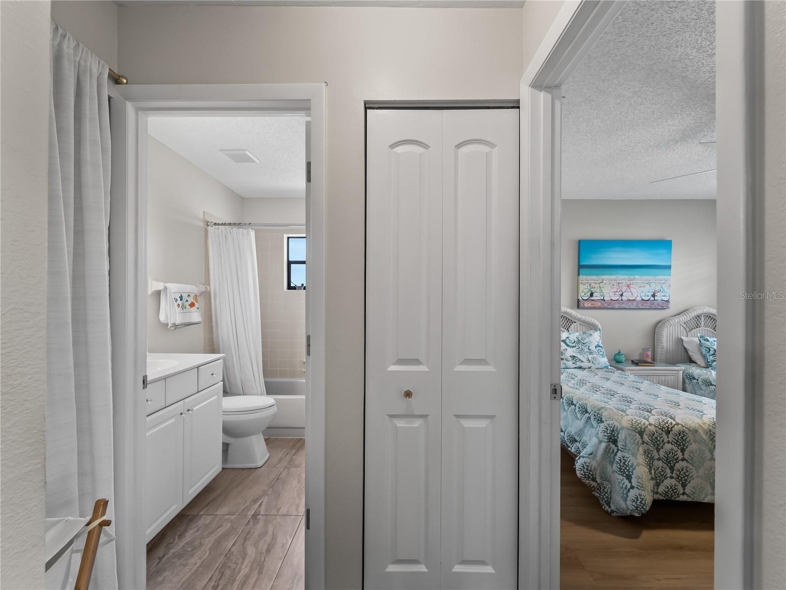 Image 22 of 49 For 929 Capri Isles Boulevard 27