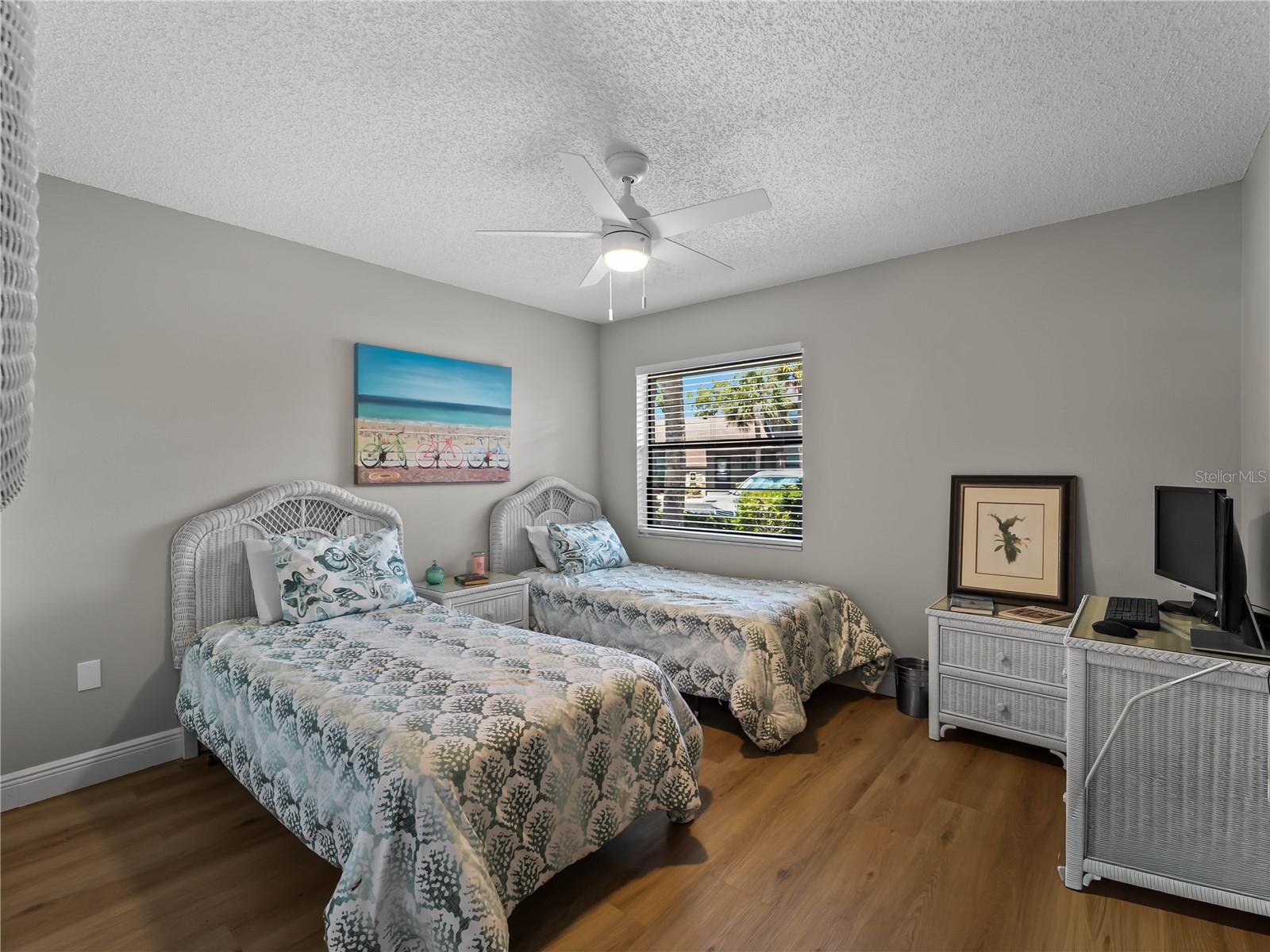 Image 23 of 49 For 929 Capri Isles Boulevard 27