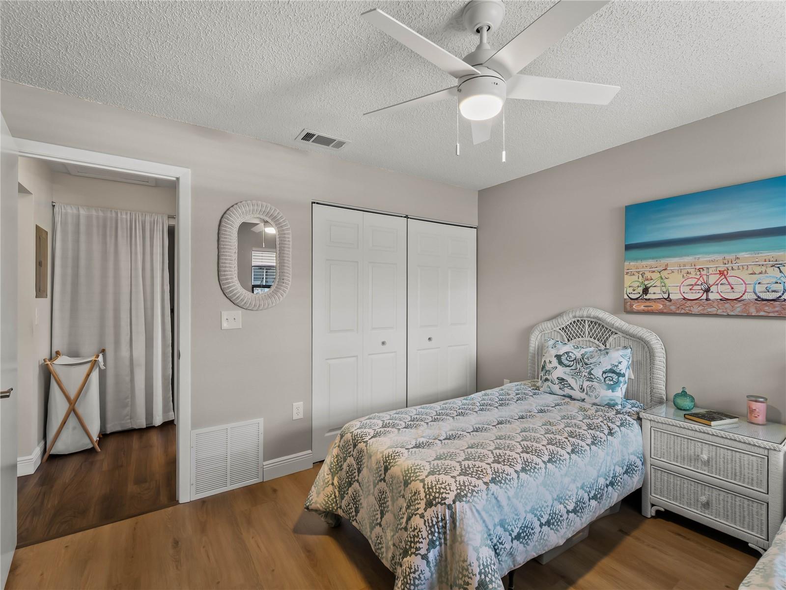 Image 24 of 49 For 929 Capri Isles Boulevard 27