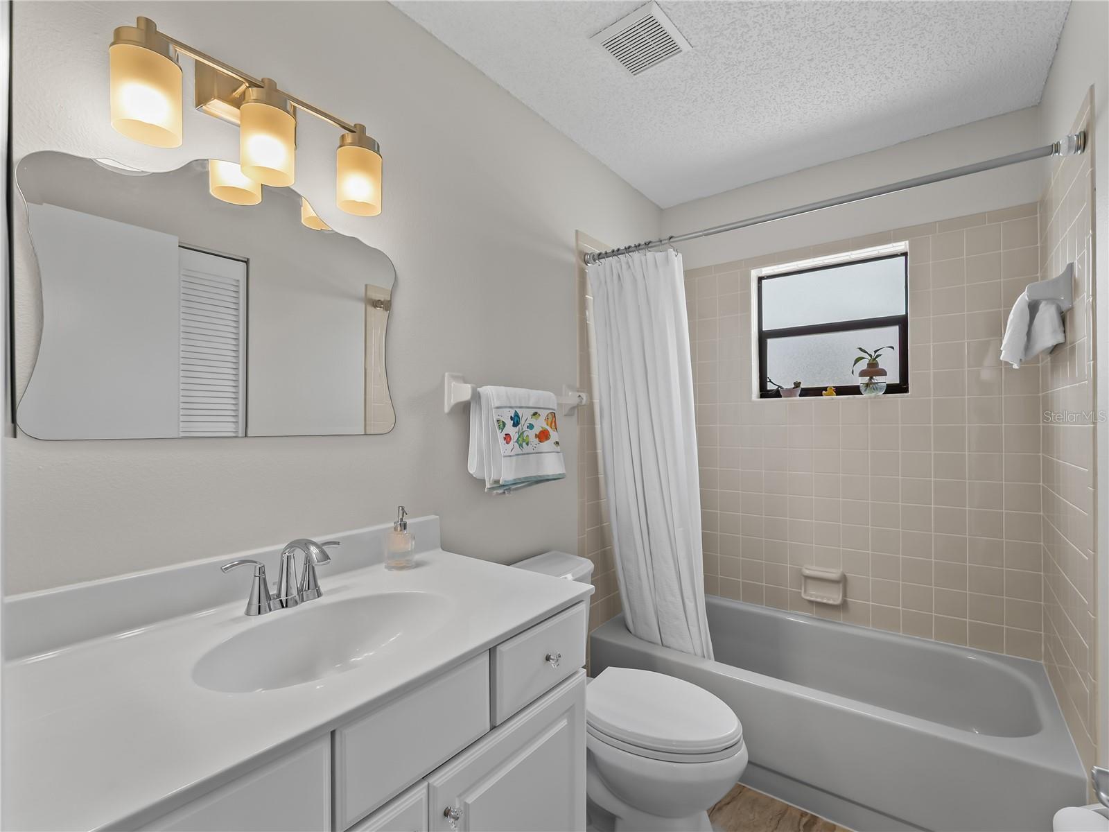 Image 26 of 49 For 929 Capri Isles Boulevard 27