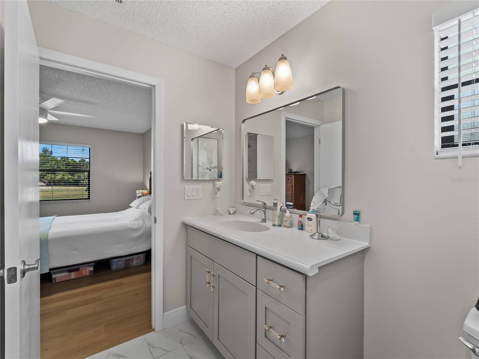 Image 32 of 49 For 929 Capri Isles Boulevard 27