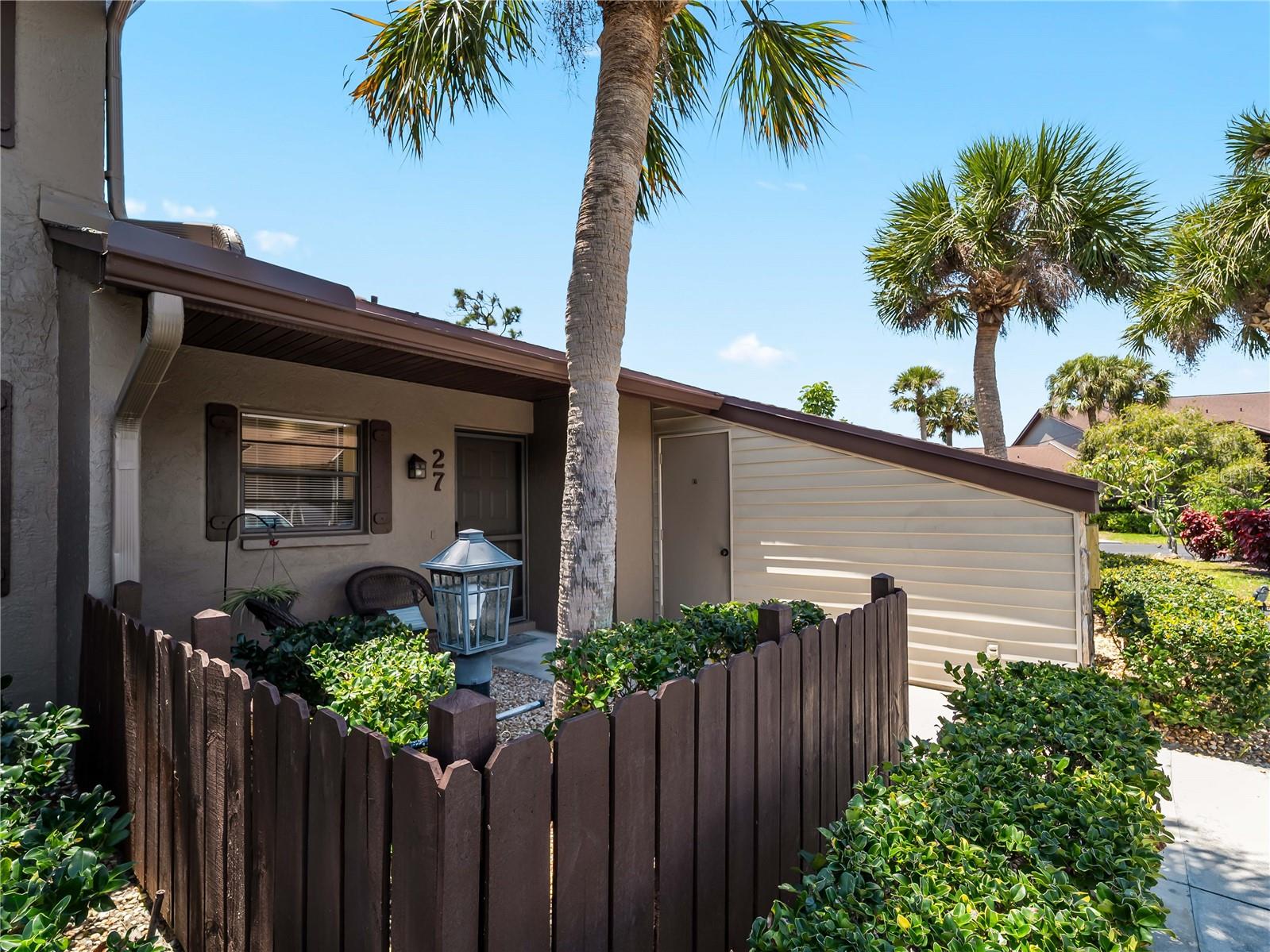Image 4 of 49 For 929 Capri Isles Boulevard 27