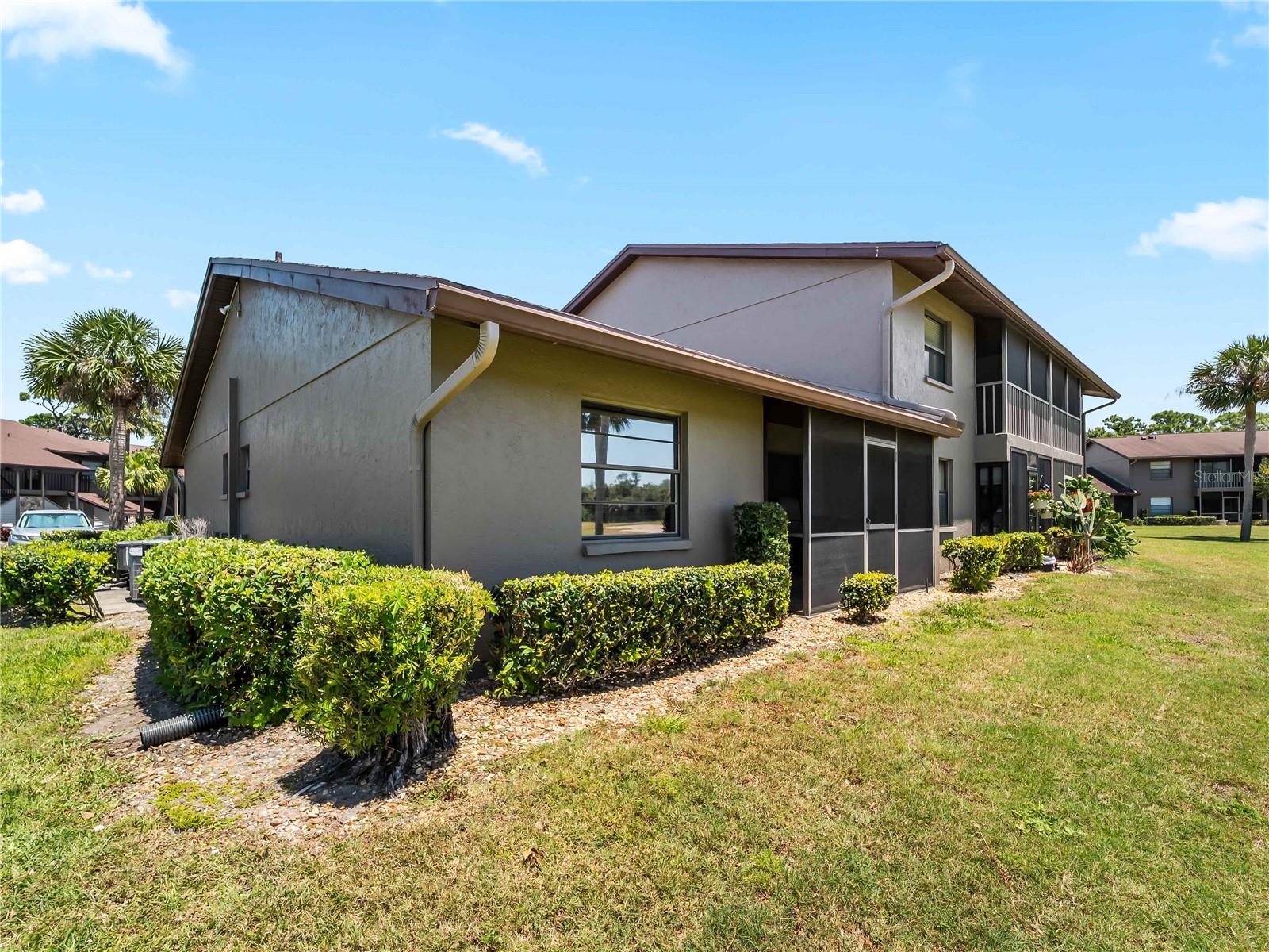 Image 40 of 49 For 929 Capri Isles Boulevard 27