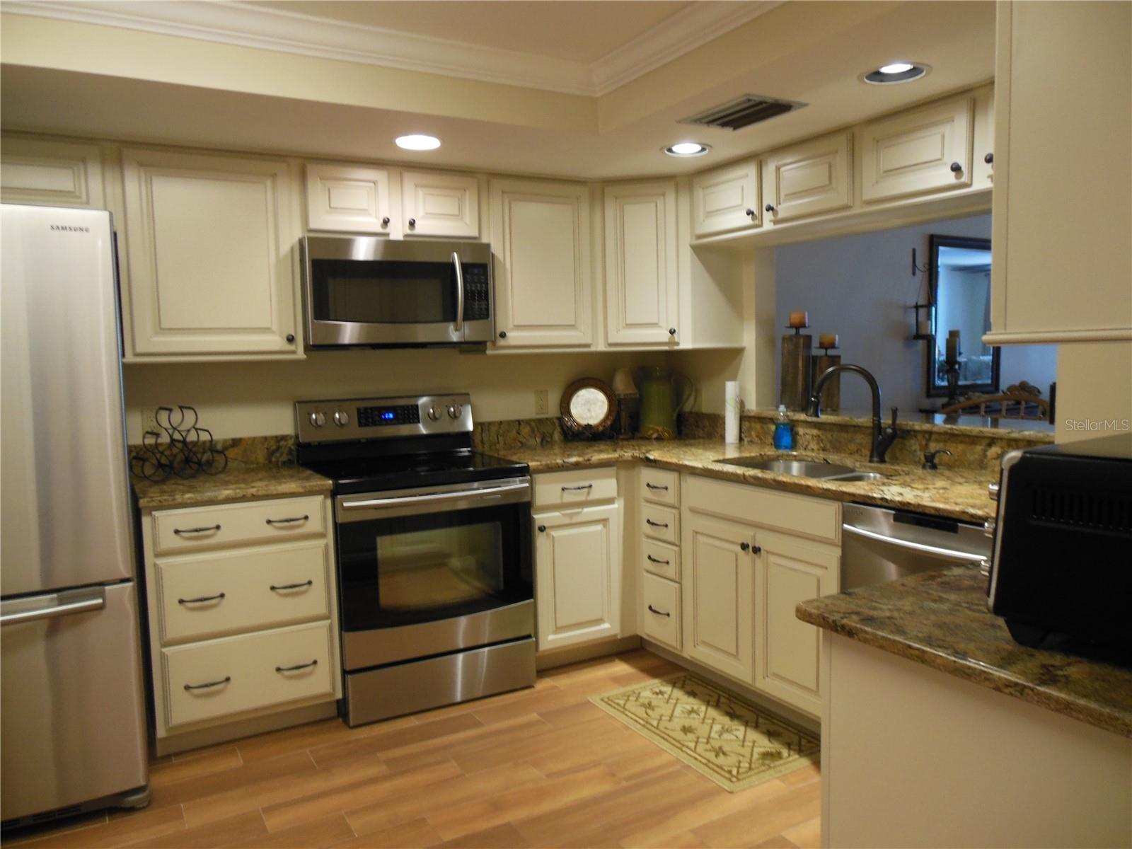 Image 2 of 28 For 1000 Riverside Drive B103