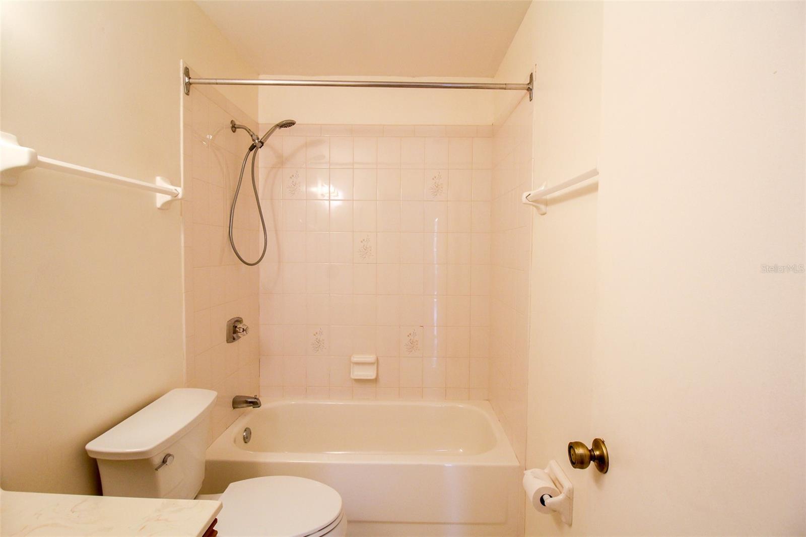 Image 18 of 28 For 25068 Harborview Road 3d