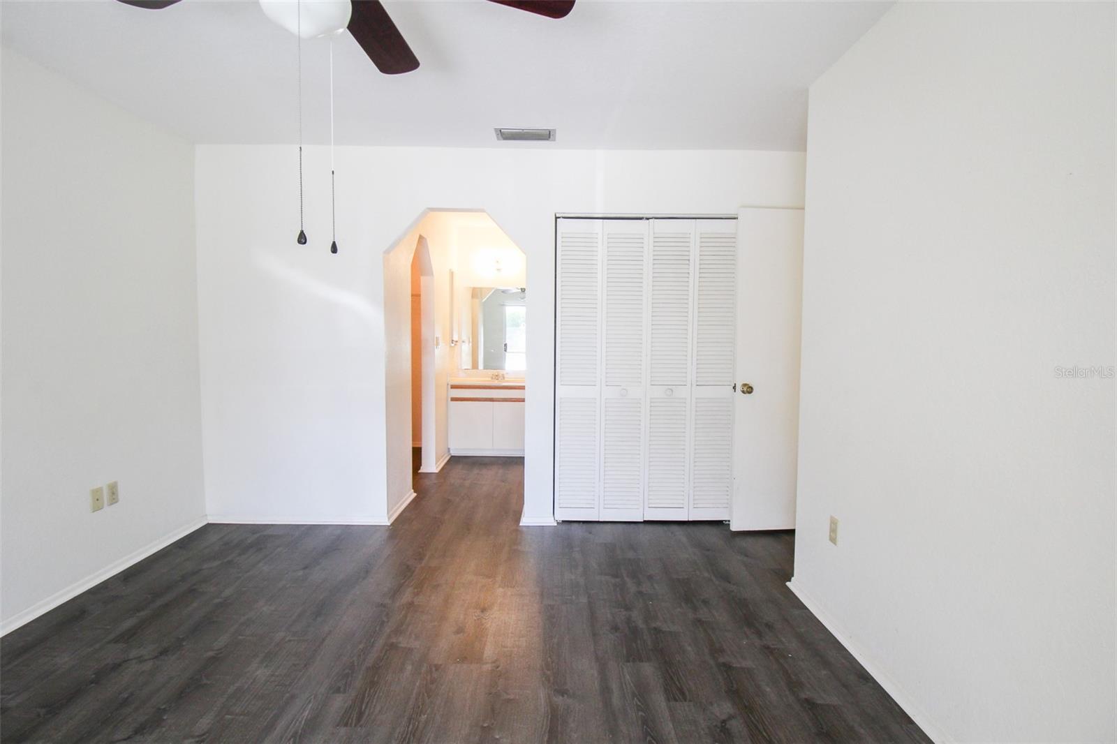 Image 21 of 28 For 25068 Harborview Road 3d