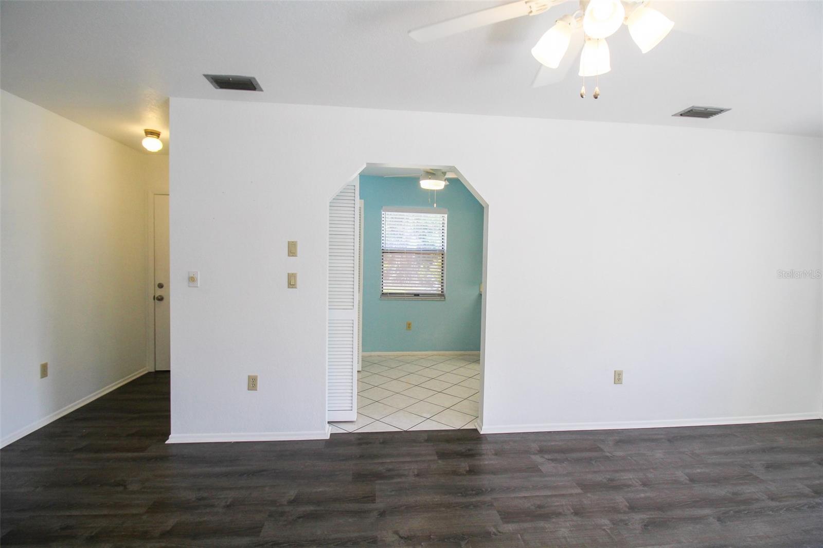 Image 8 of 28 For 25068 Harborview Road 3d