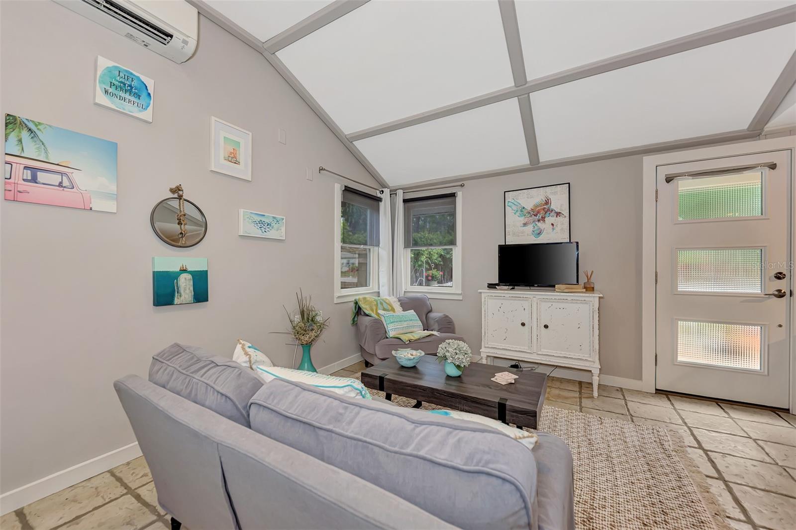 Image 13 of 29 For 1045 40th Street A