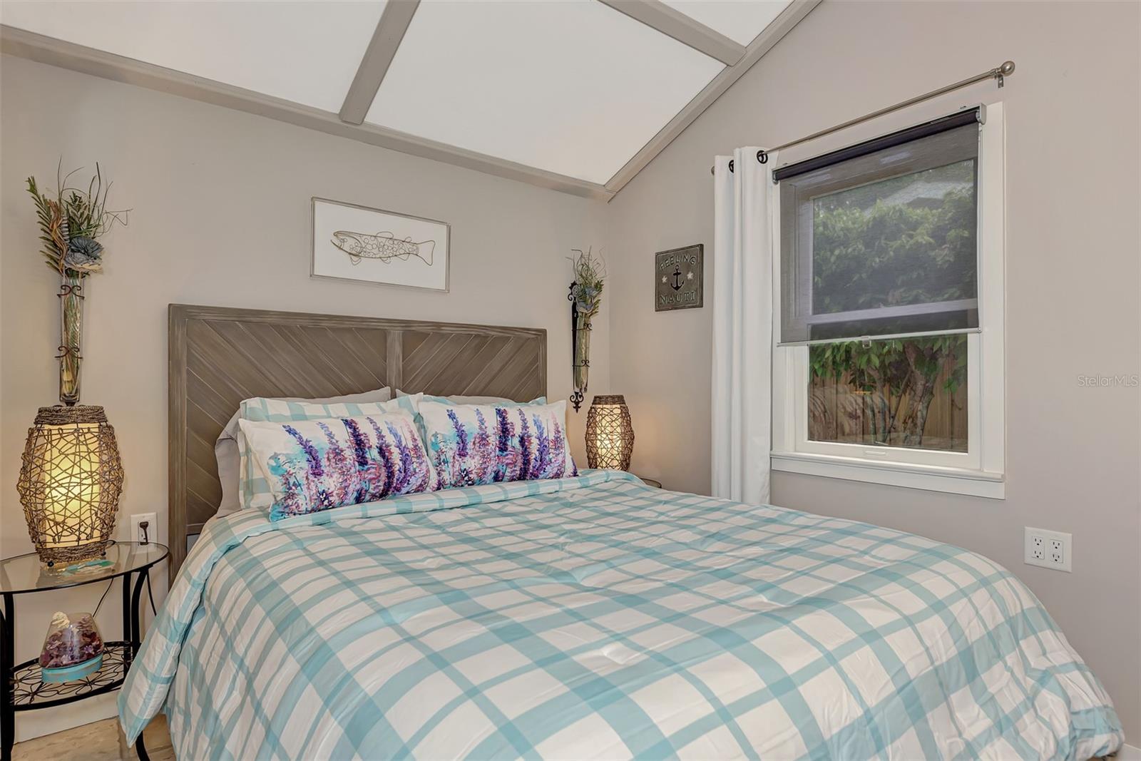 Image 17 of 29 For 1045 40th Street A