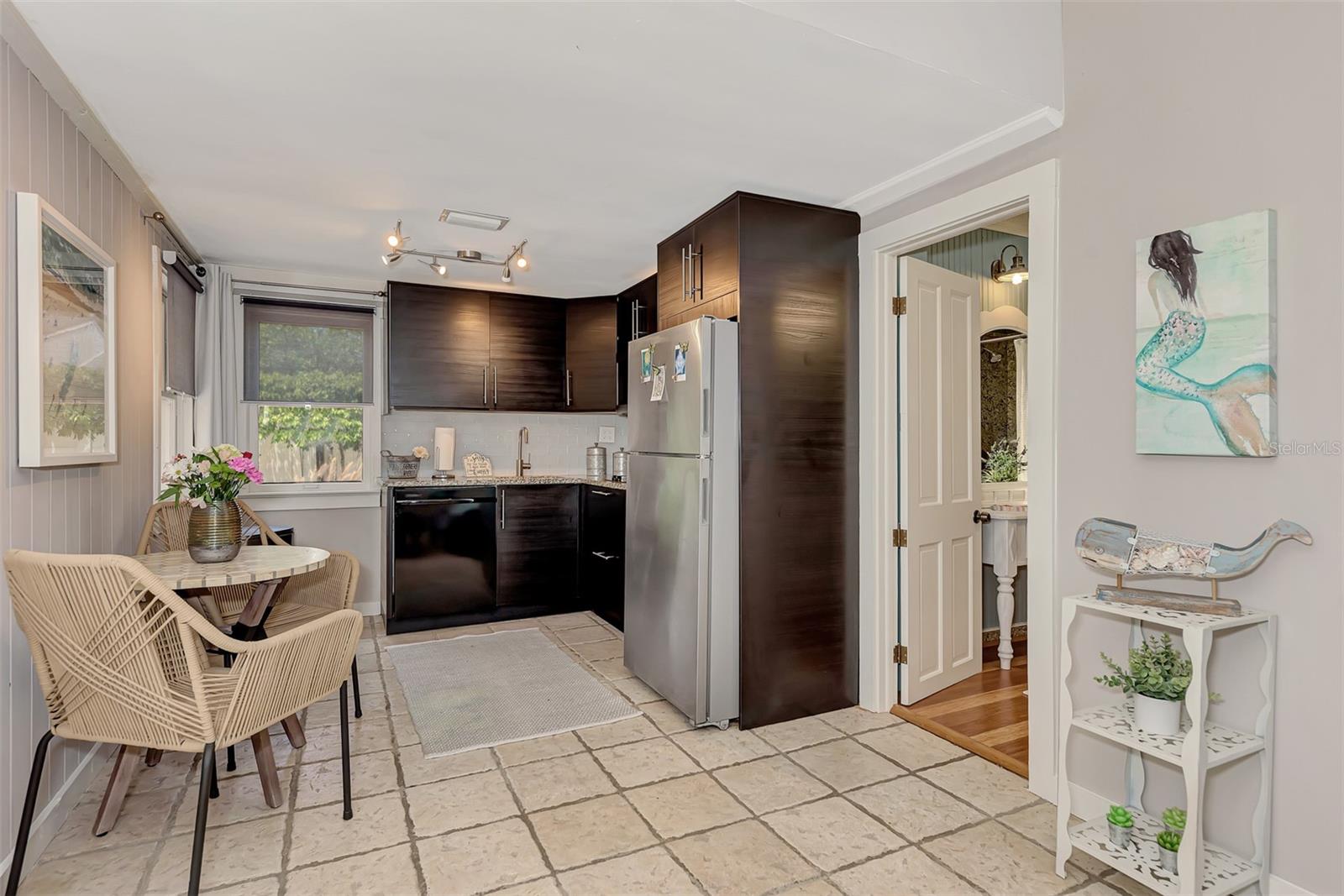 Image 6 of 29 For 1045 40th Street A