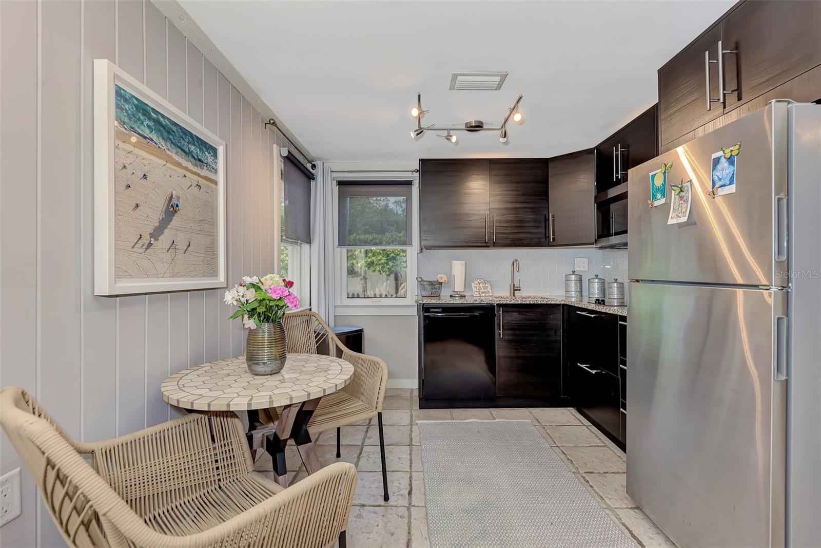 Image 7 of 29 For 1045 40th Street A