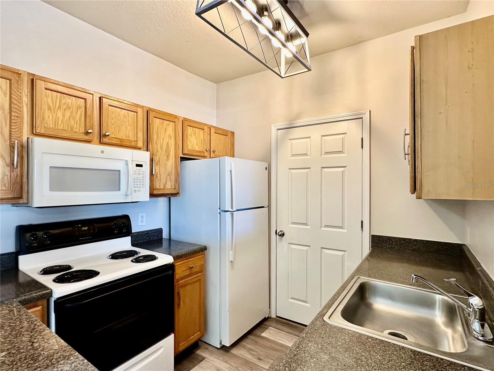 Image 9 of 38 For 4802 51st Street W 2014