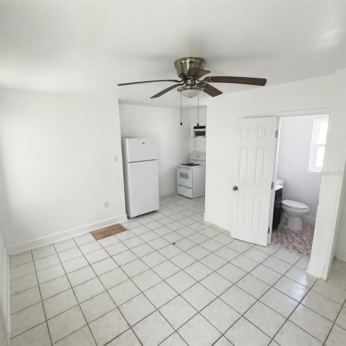 Image 3 of 6 For 601 Corey Avenue