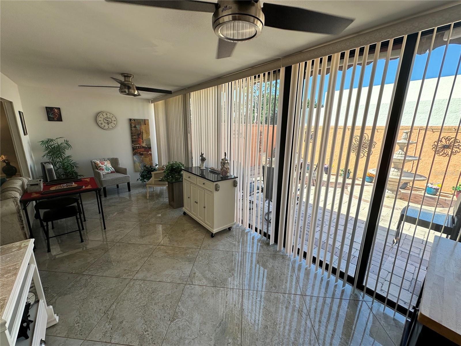 Listing photo id 10 for 567 Lakeside Drive 567