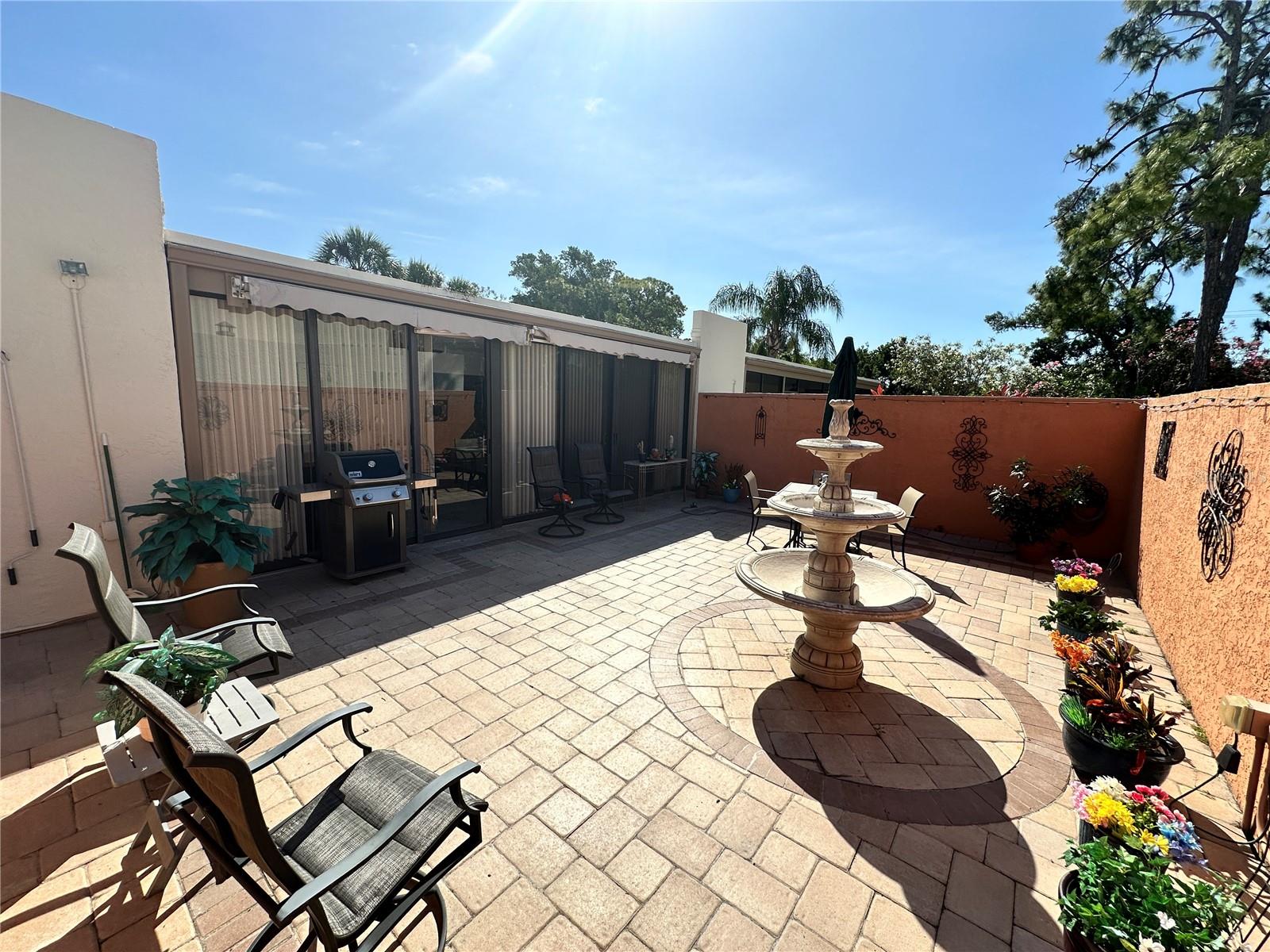 Listing photo id 12 for 567 Lakeside Drive 567