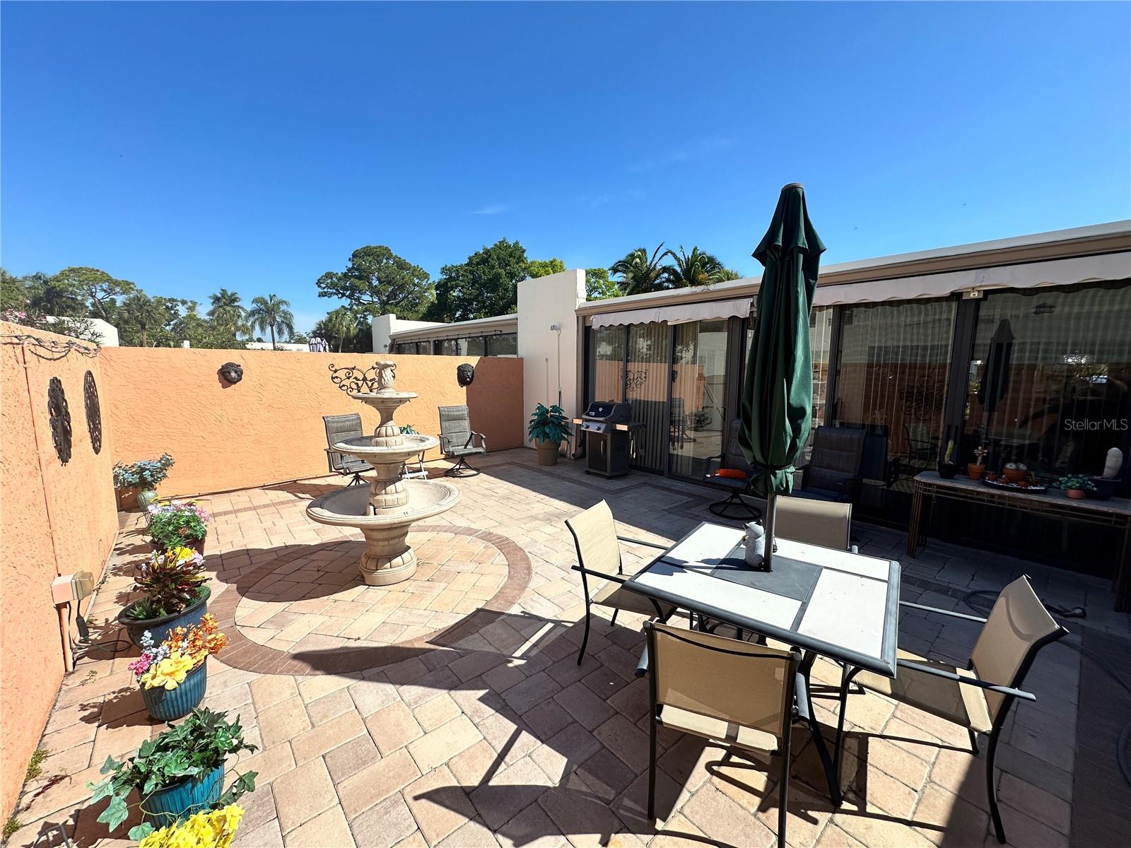 Listing photo id 13 for 567 Lakeside Drive 567