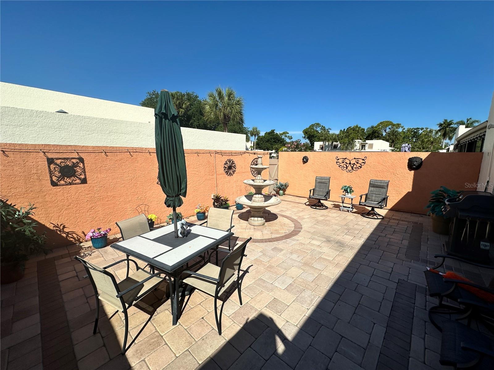 Listing photo id 14 for 567 Lakeside Drive 567