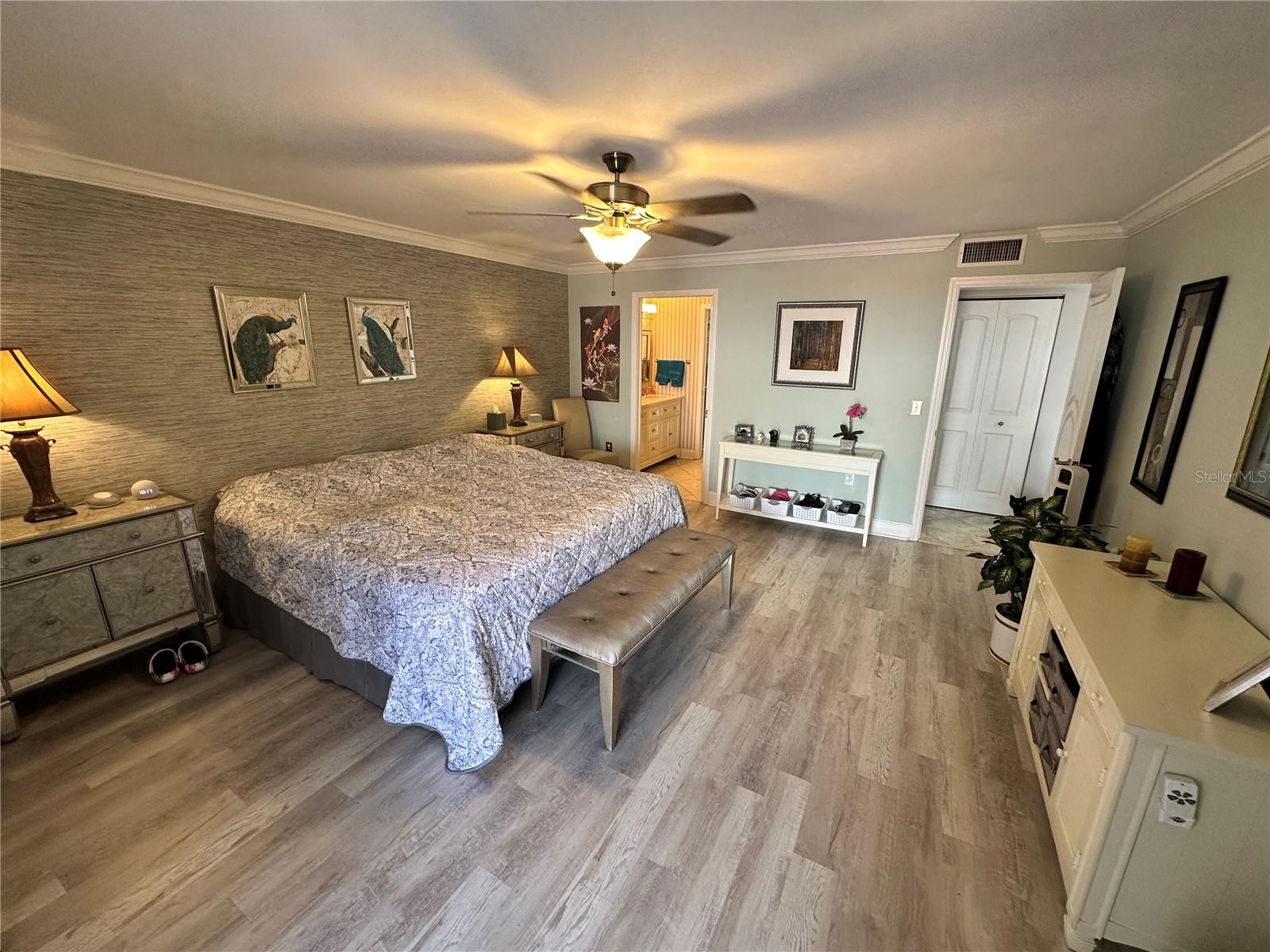 Listing photo id 15 for 567 Lakeside Drive 567