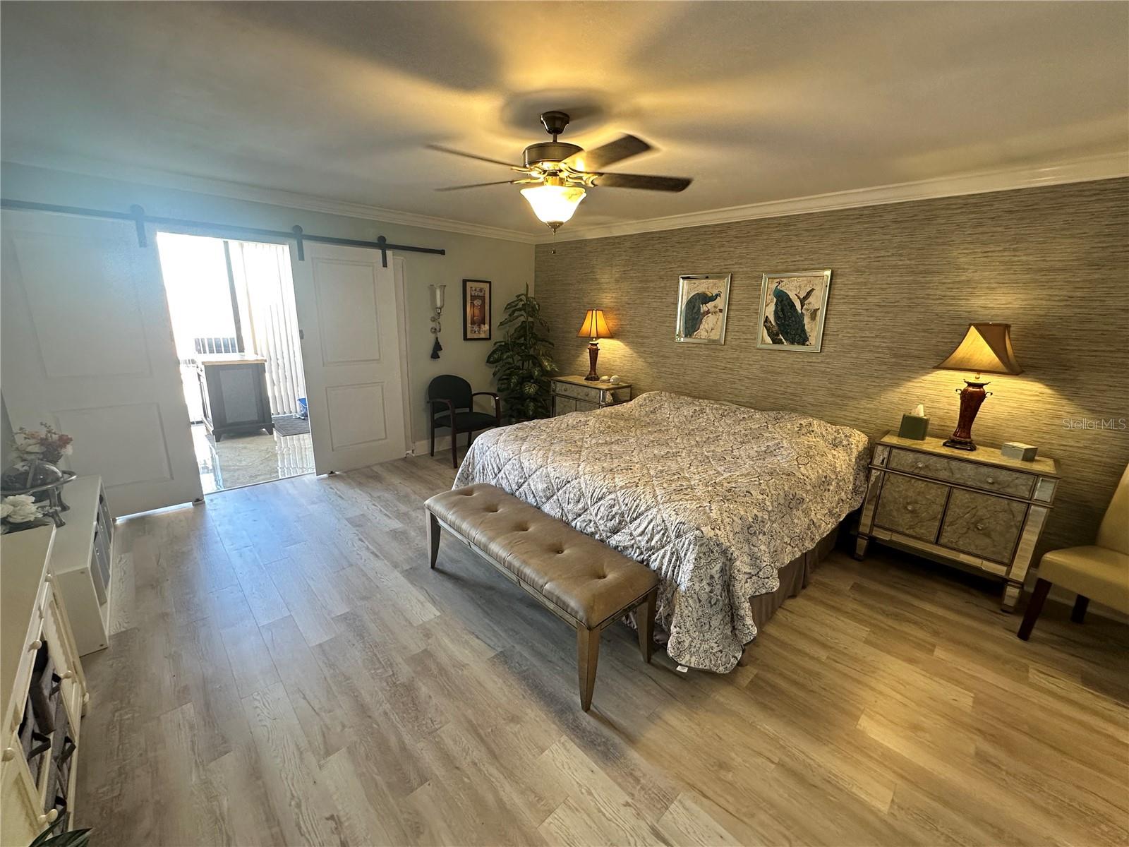 Listing photo id 16 for 567 Lakeside Drive 567