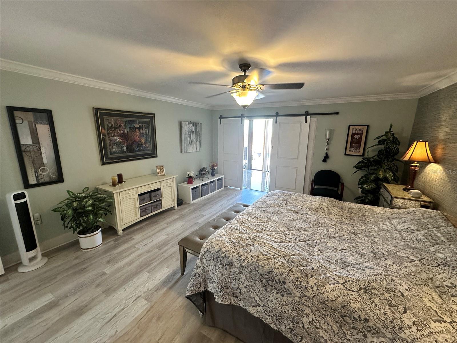 Listing photo id 17 for 567 Lakeside Drive 567