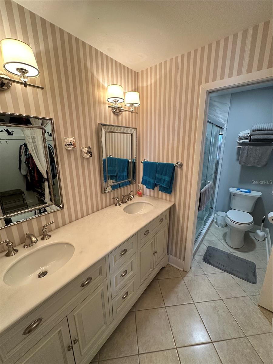 Listing photo id 18 for 567 Lakeside Drive 567
