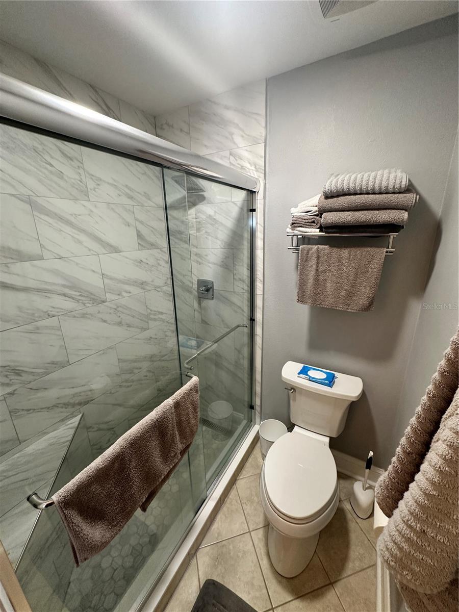 Listing photo id 19 for 567 Lakeside Drive 567