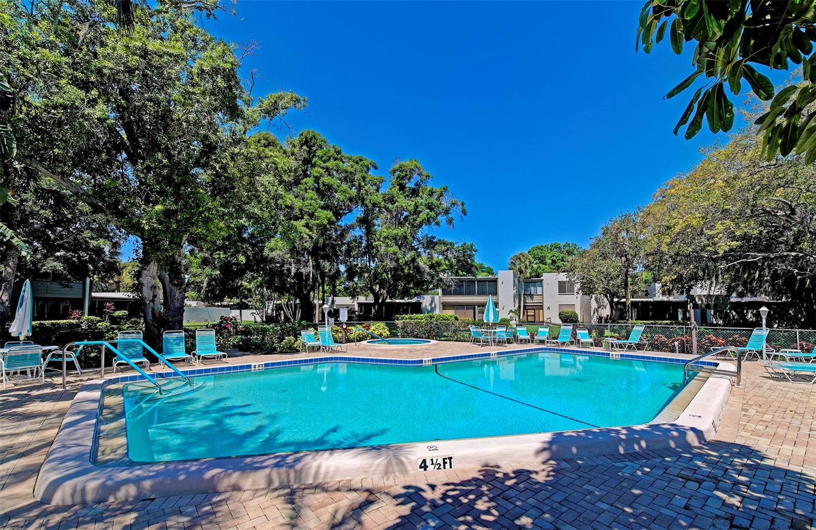 Listing photo id 25 for 567 Lakeside Drive 567