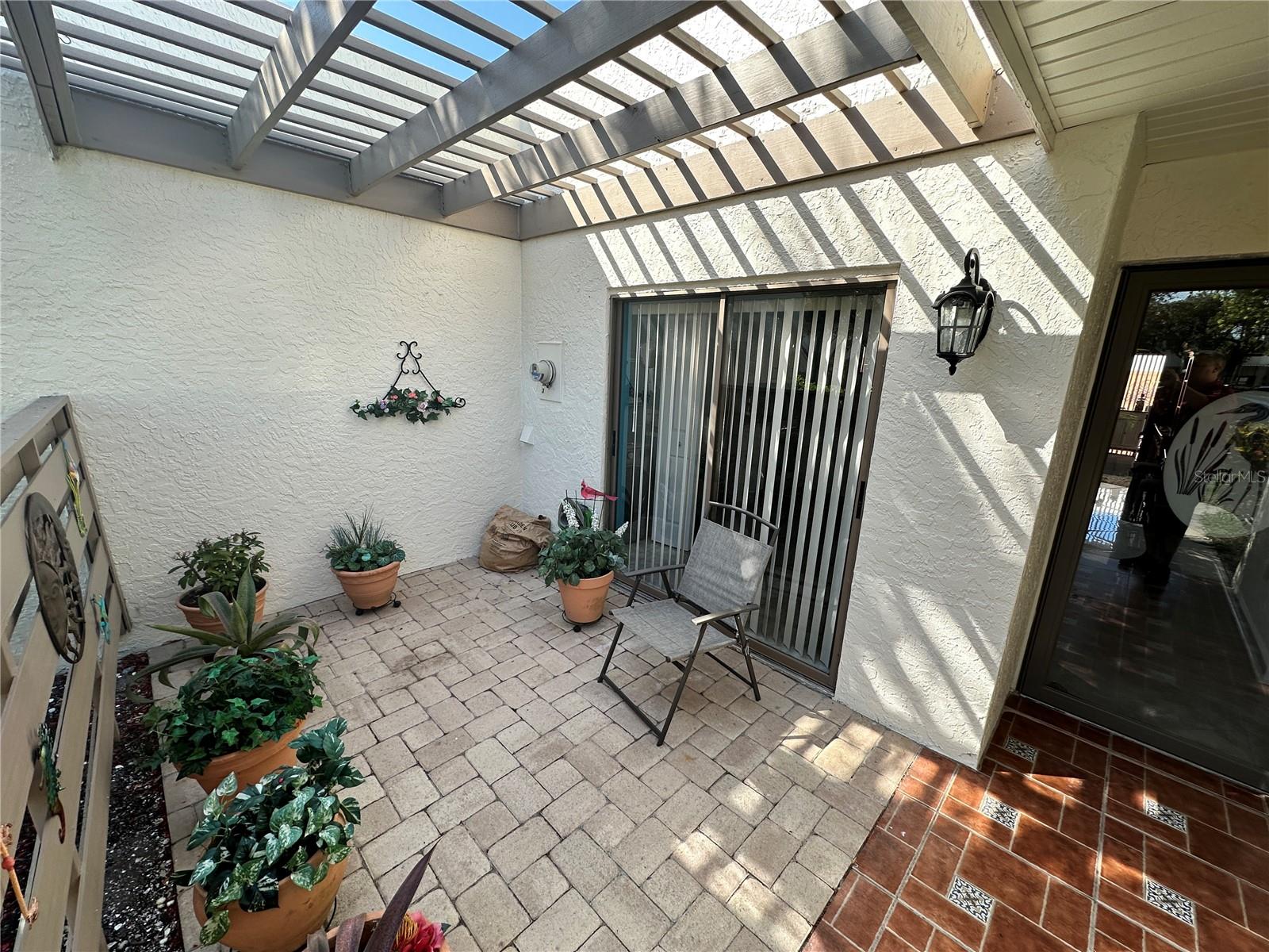 Listing photo id 1 for 567 Lakeside Drive 567