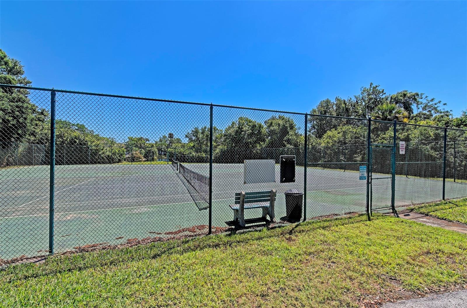 Listing photo id 28 for 567 Lakeside Drive 567
