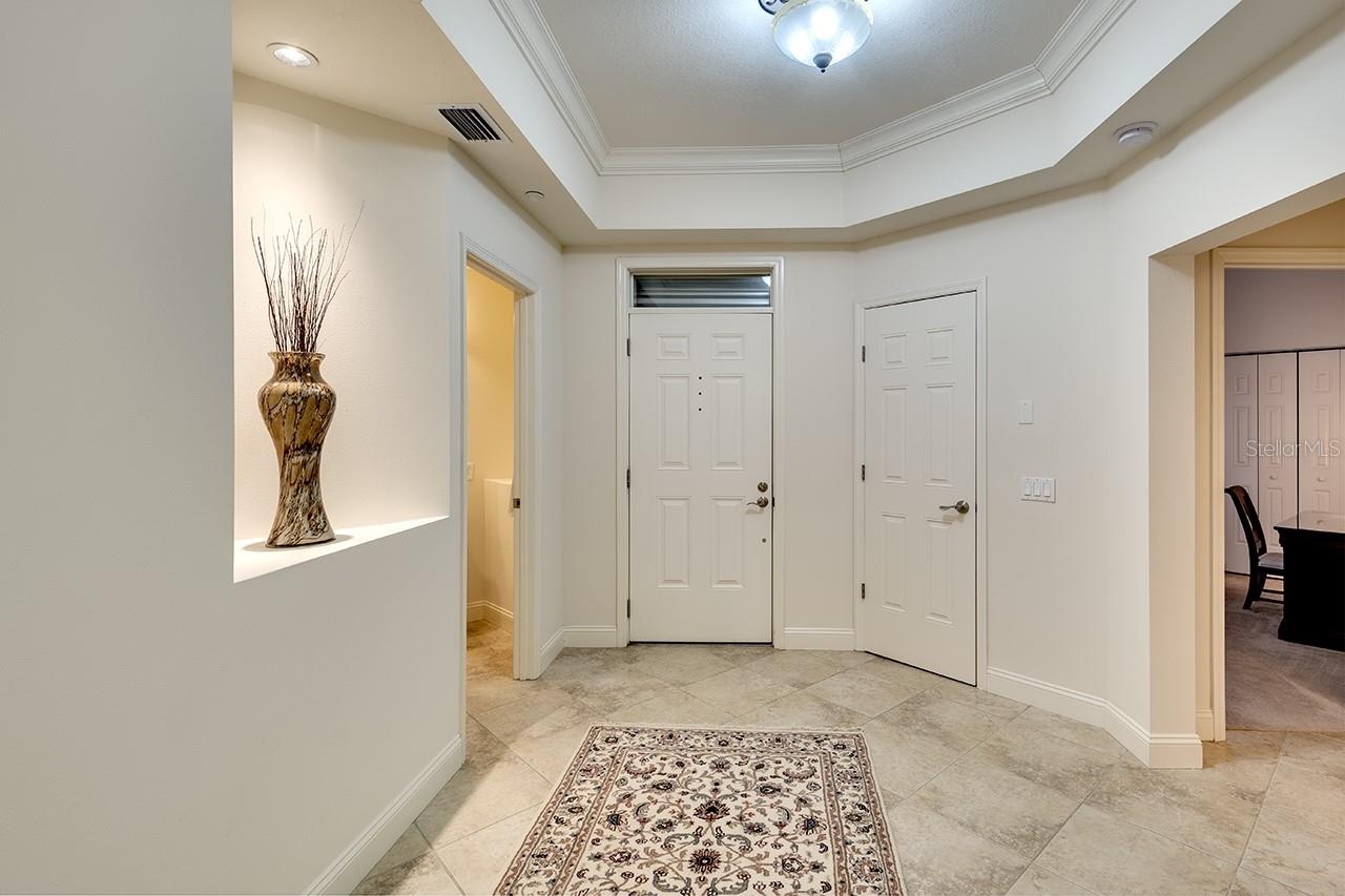 Image 6 of 27 For 7702 Lake Vista Court 204