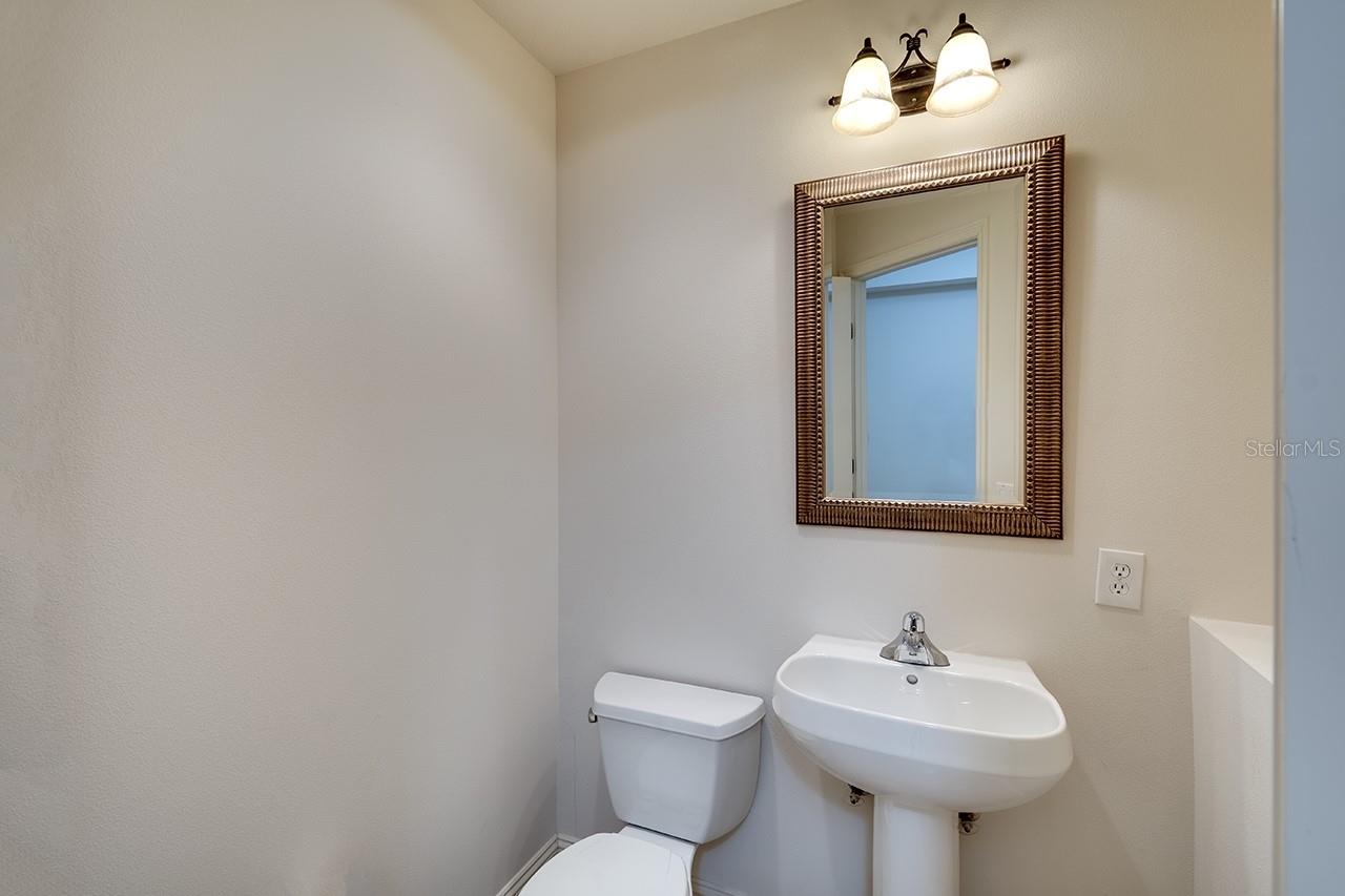 Image 7 of 27 For 7702 Lake Vista Court 204