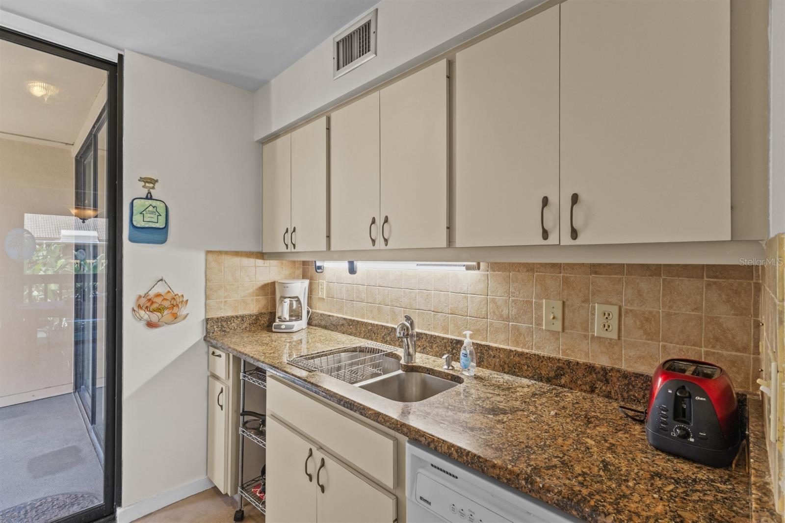 Image 16 of 37 For 3033 Willow Green 10