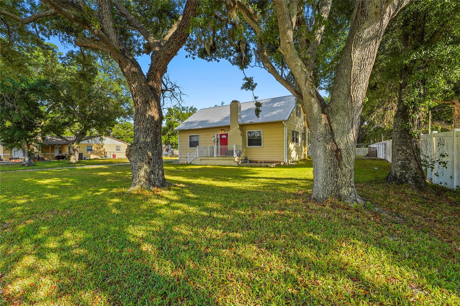 Image 10 of 47 For 219 39th Street E