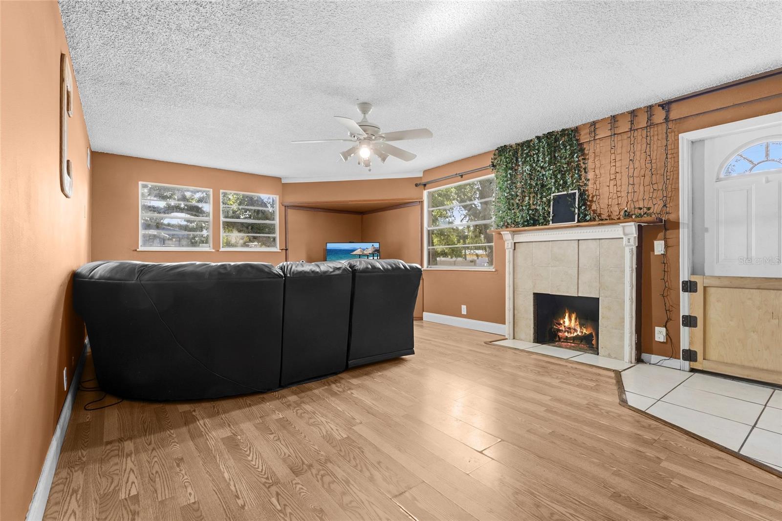 Image 13 of 47 For 219 39th Street E