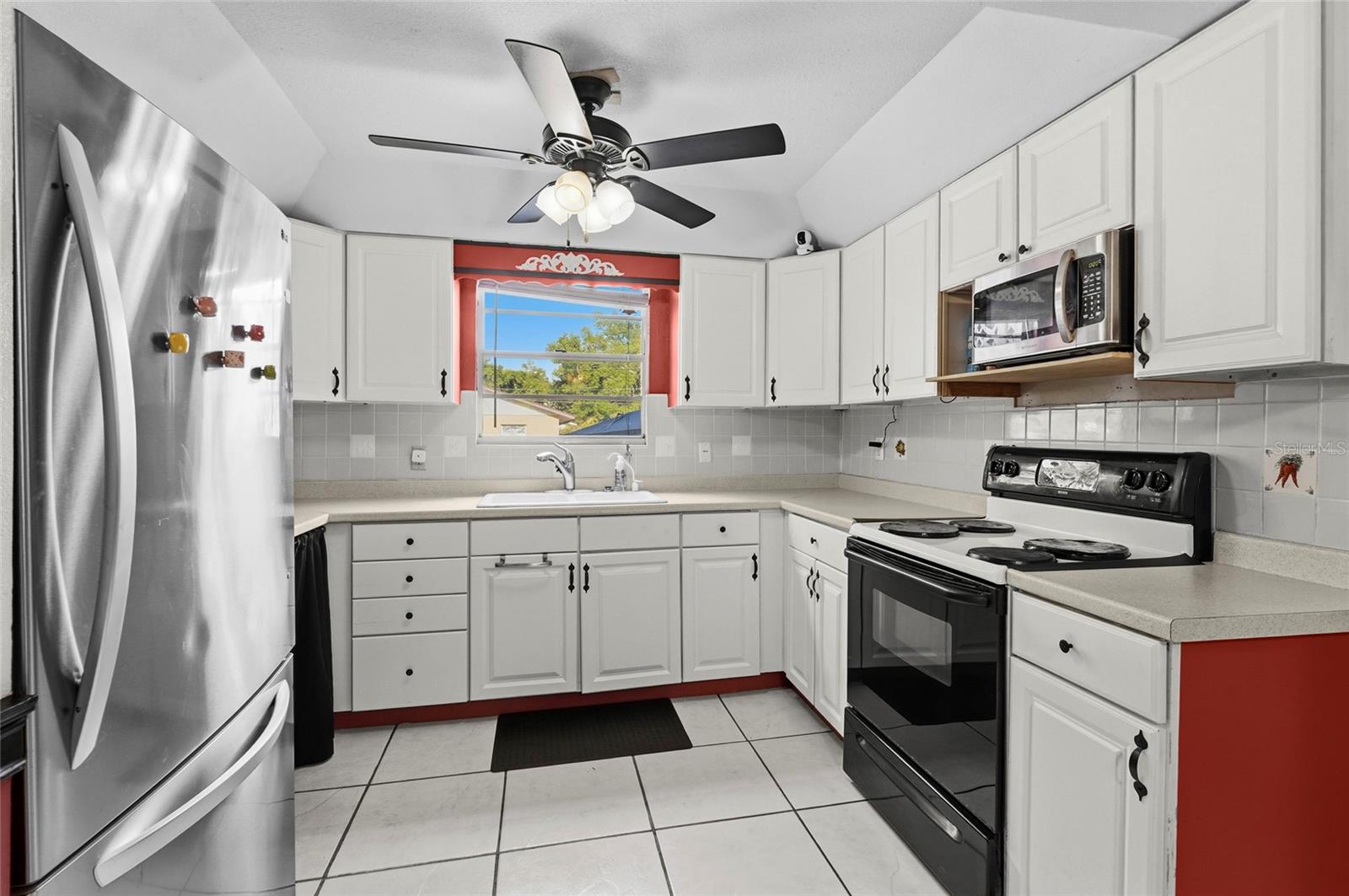 Image 15 of 47 For 219 39th Street E