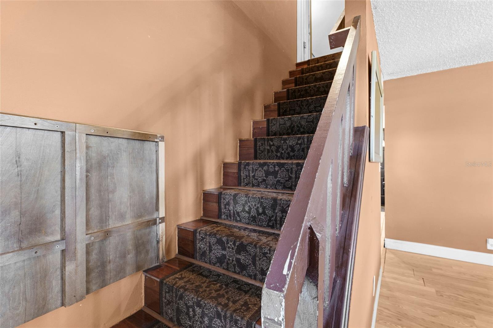 Image 19 of 47 For 219 39th Street E