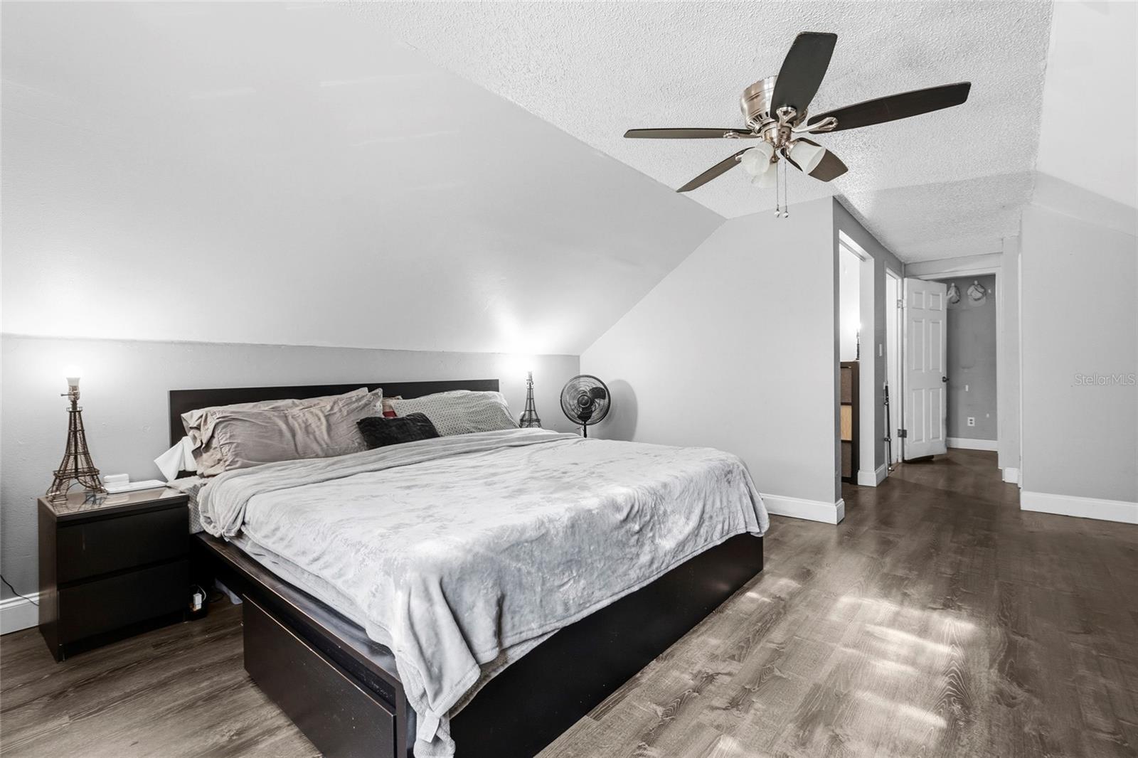 Image 21 of 47 For 219 39th Street E
