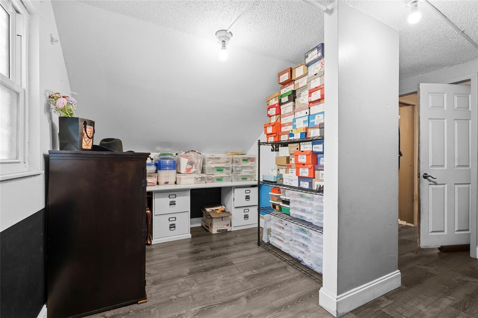 Image 25 of 47 For 219 39th Street E