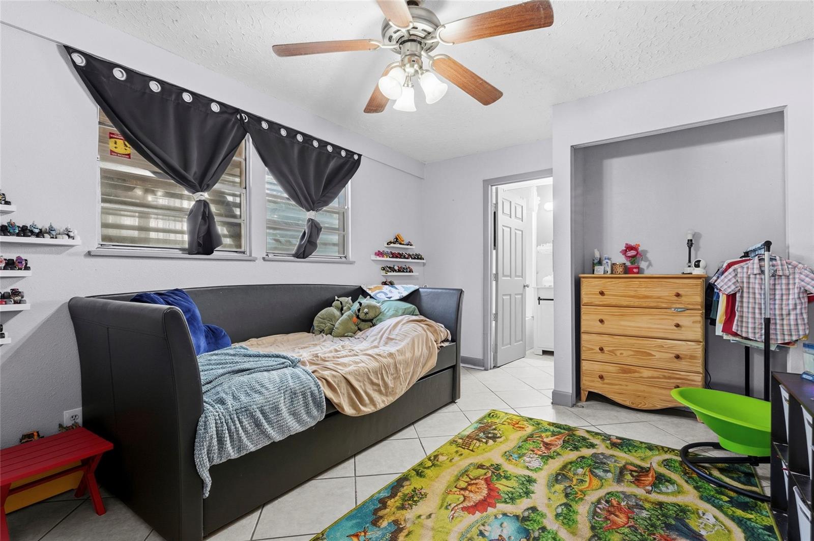 Image 26 of 47 For 219 39th Street E