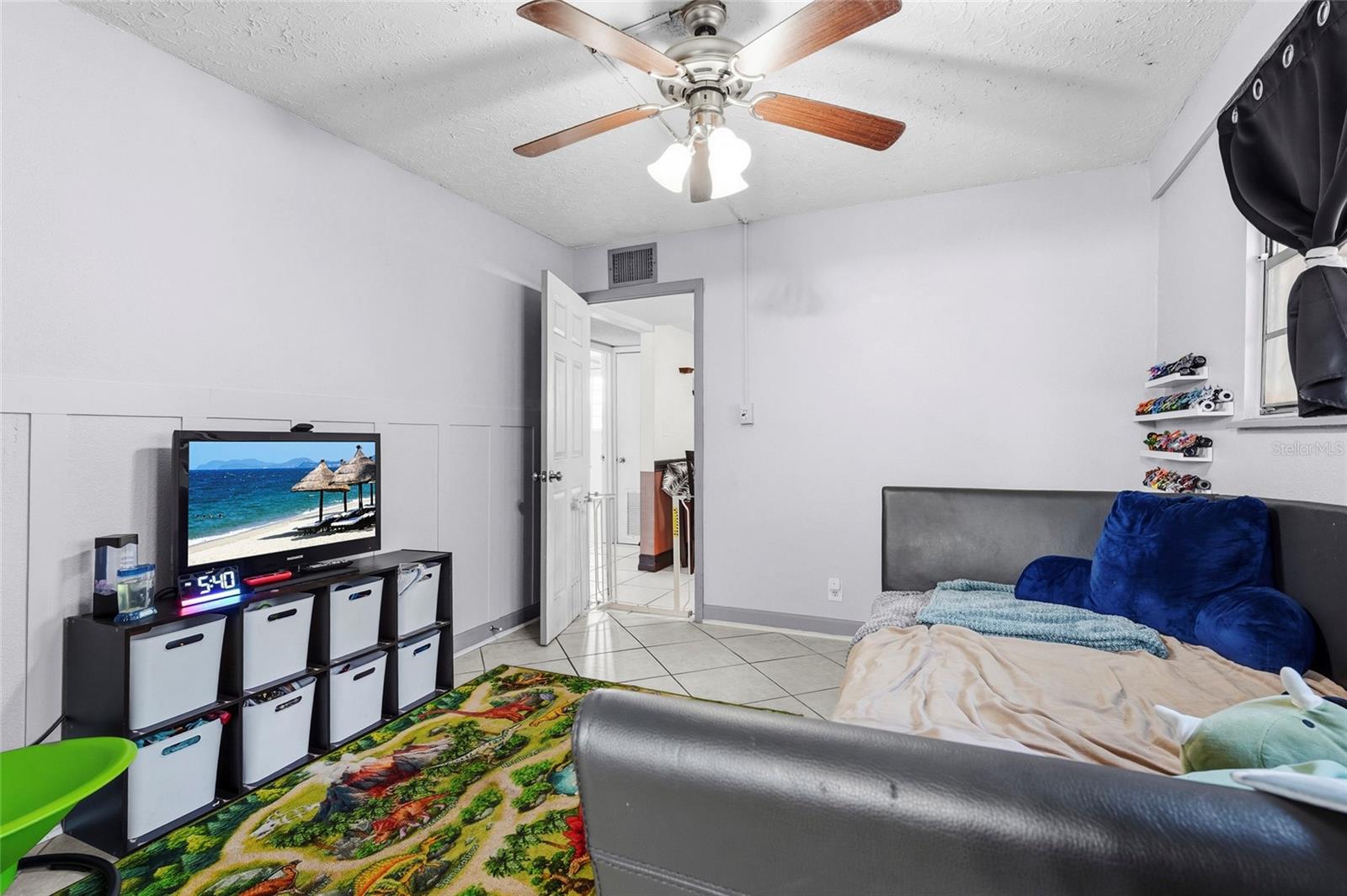 Image 27 of 47 For 219 39th Street E