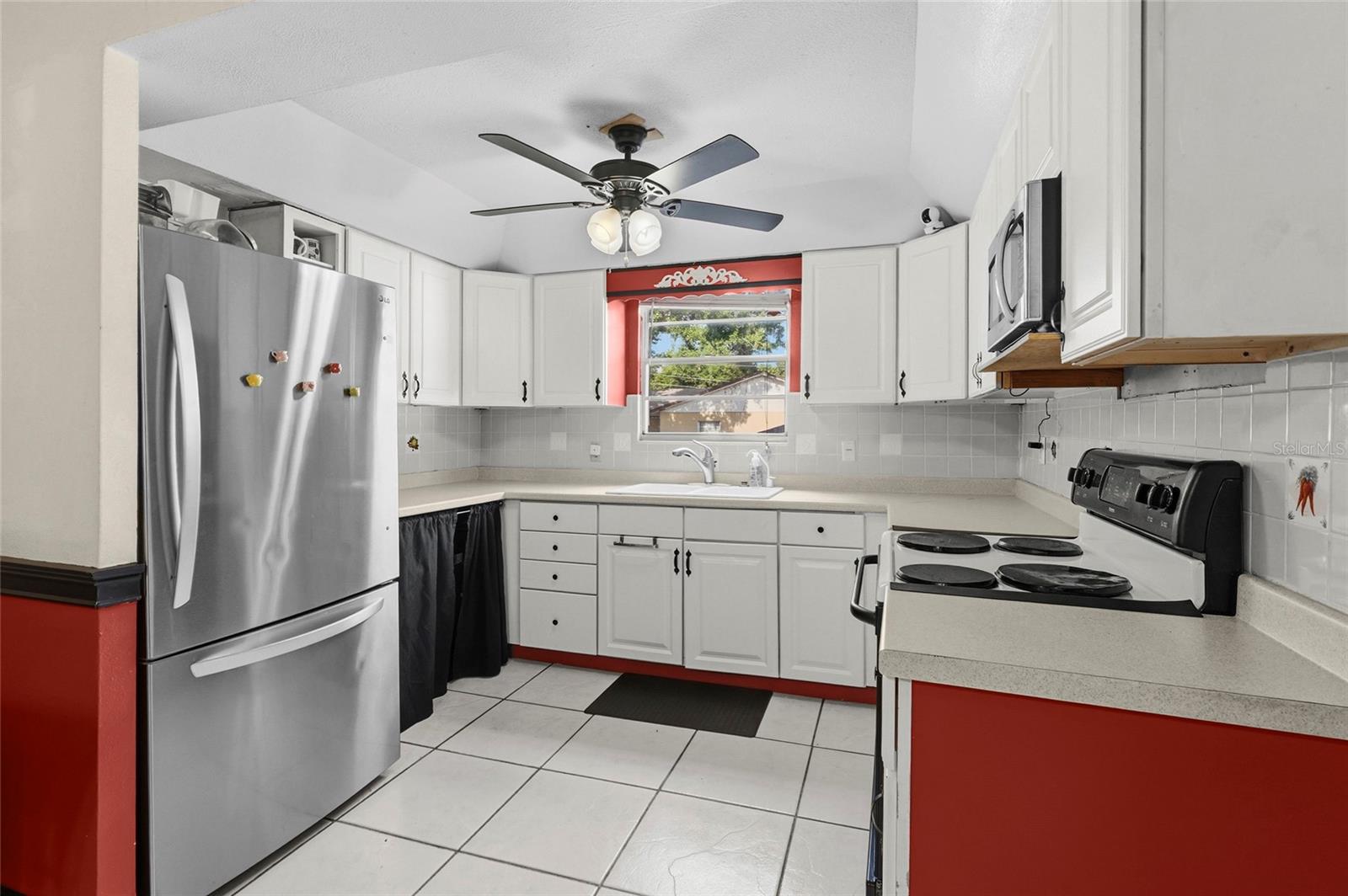 Image 3 of 47 For 219 39th Street E