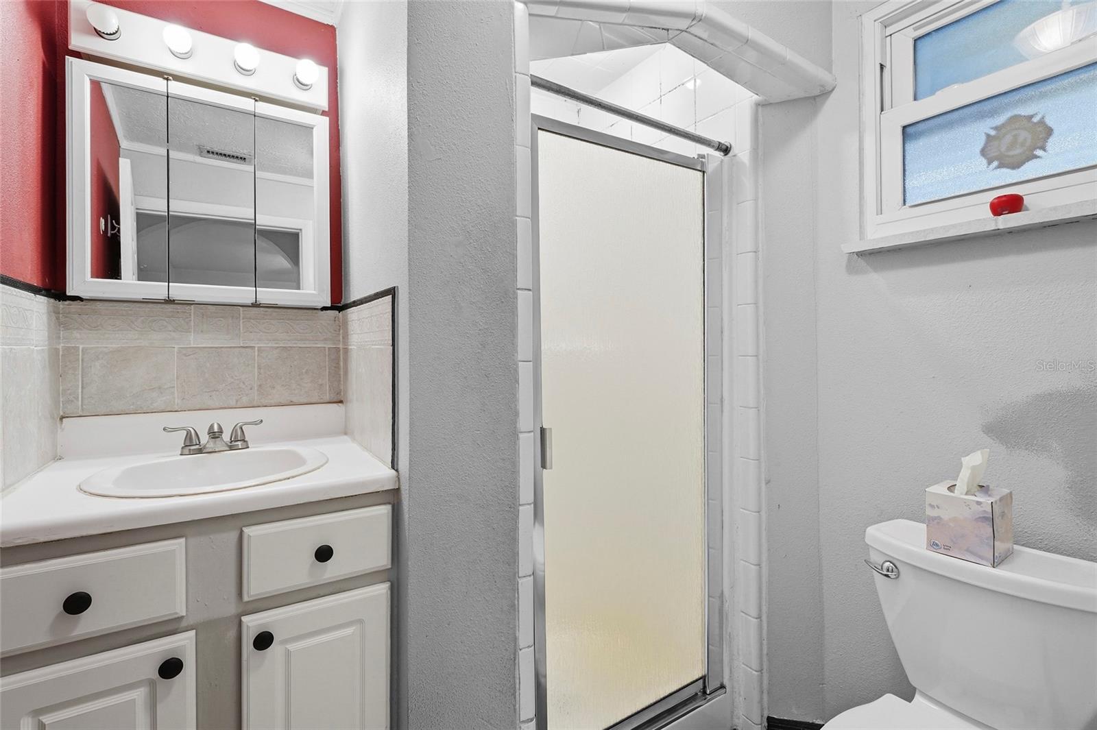 Image 32 of 47 For 219 39th Street E