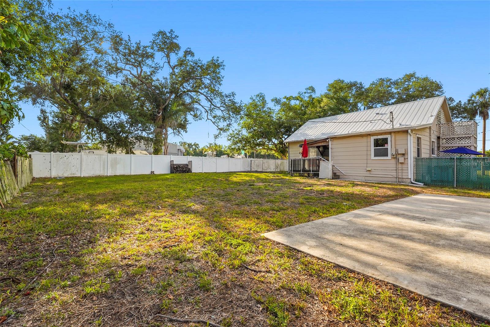 Image 36 of 47 For 219 39th Street E