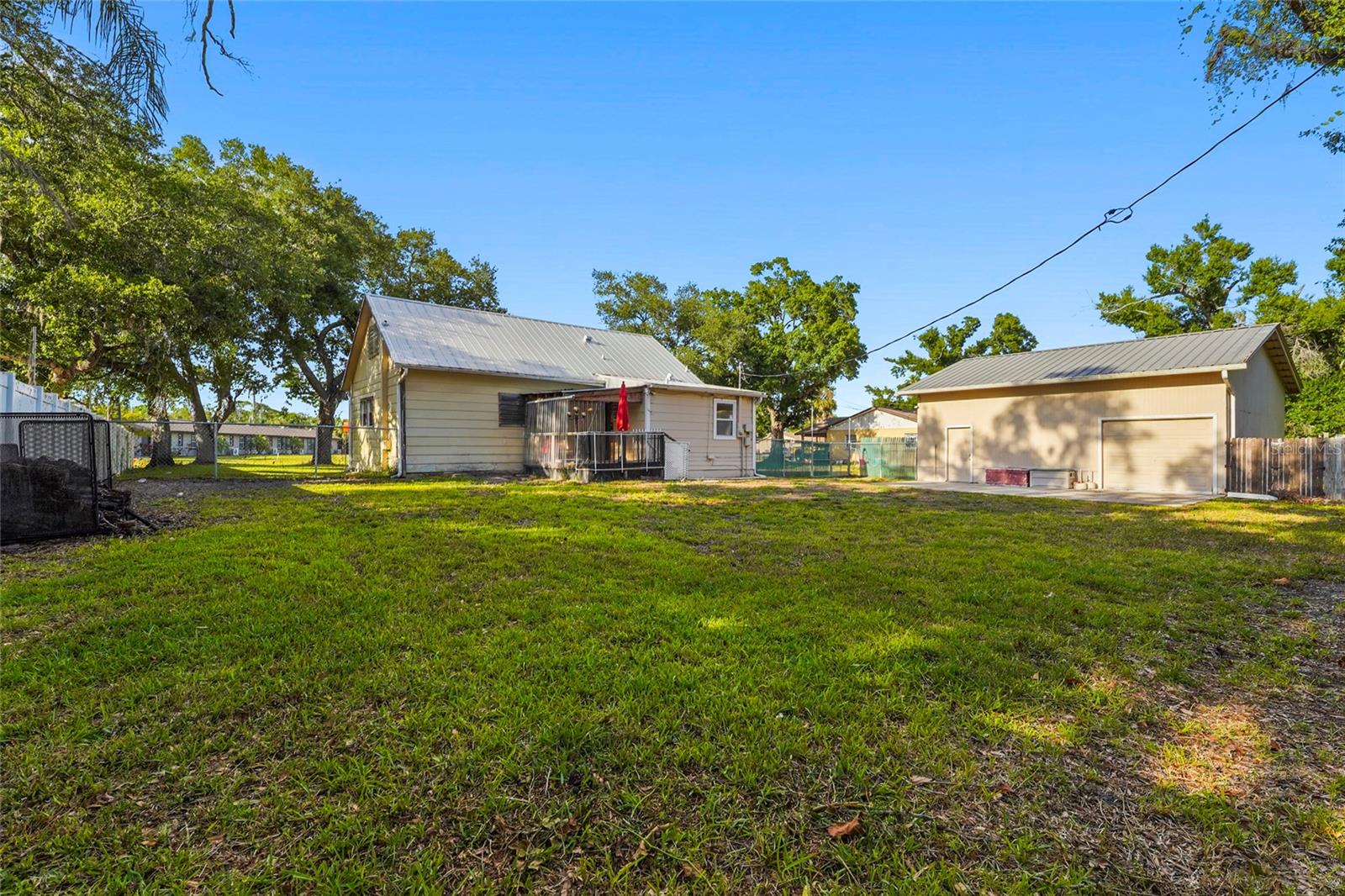 Image 37 of 47 For 219 39th Street E