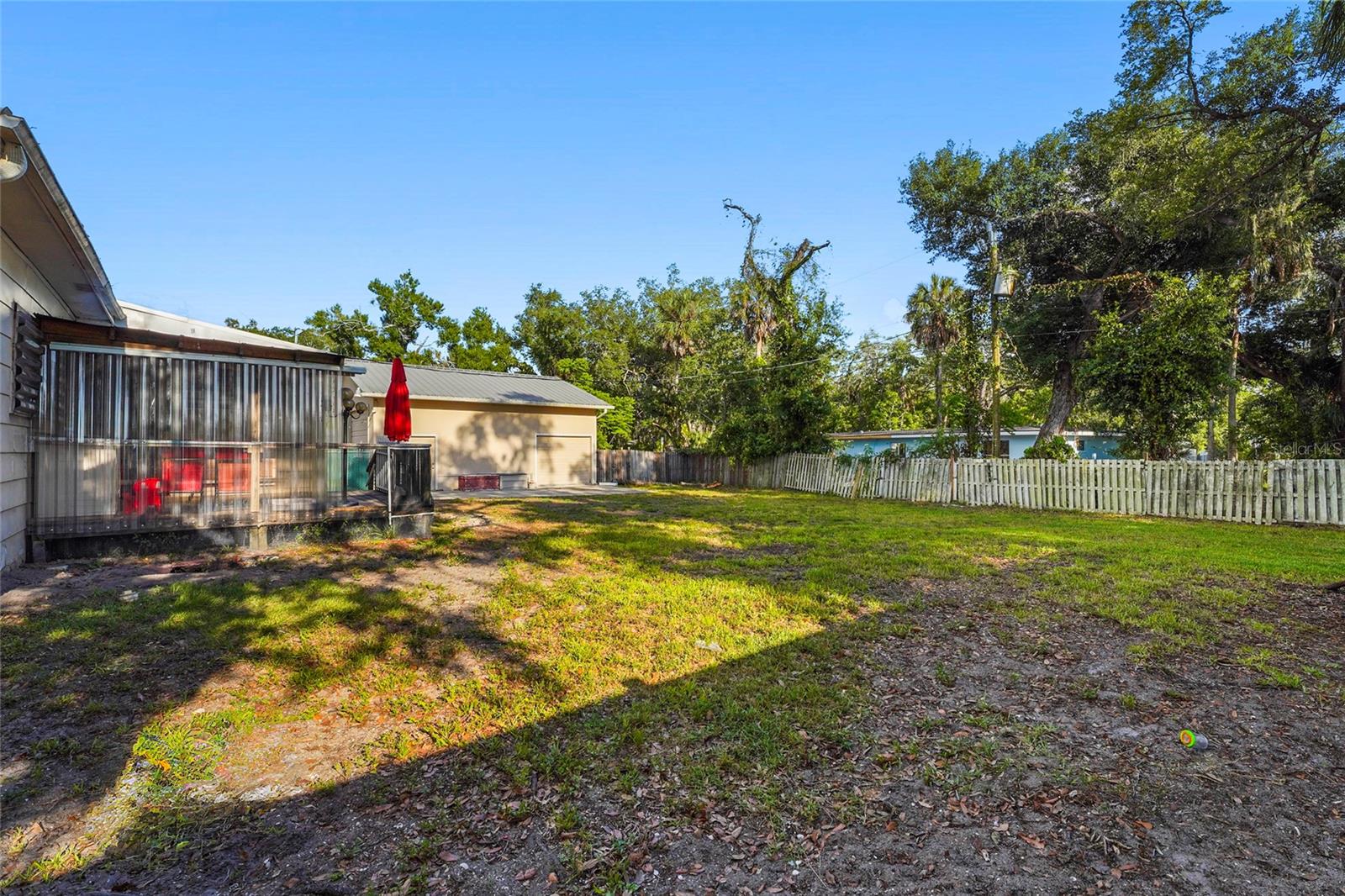 Image 38 of 47 For 219 39th Street E